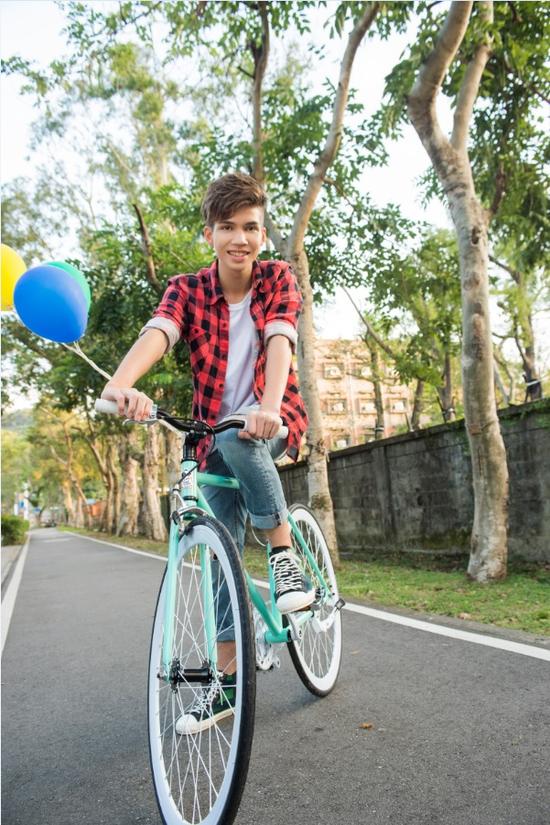 周杰伦爱徒派伟俊《我喜欢你》mv上线