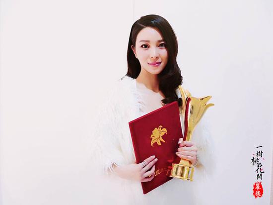 幺依田斩获百合奖优秀女演员
