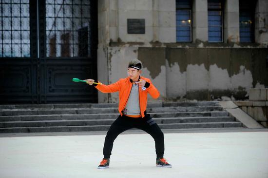 郑恺掂球有诀窍