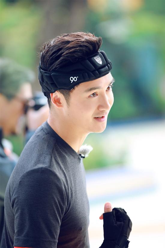 大跳广场舞加速田亮自黑变神经质