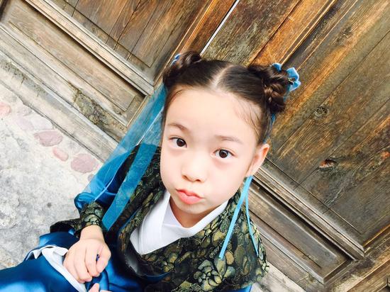 茱迪身着古装灵动可爱