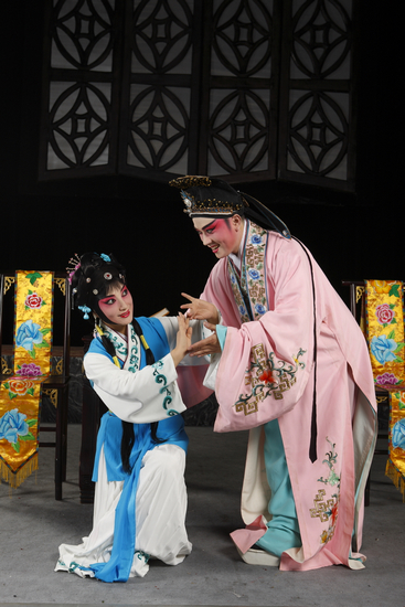 地方戏《燕燕》热演 看出川剧代代传承