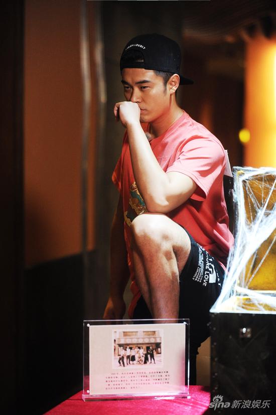 跑男3陈赫吃货天才齐上阵 玩穿越趣斗螃蟹