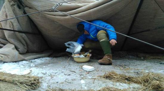 张睿获称片场环卫工