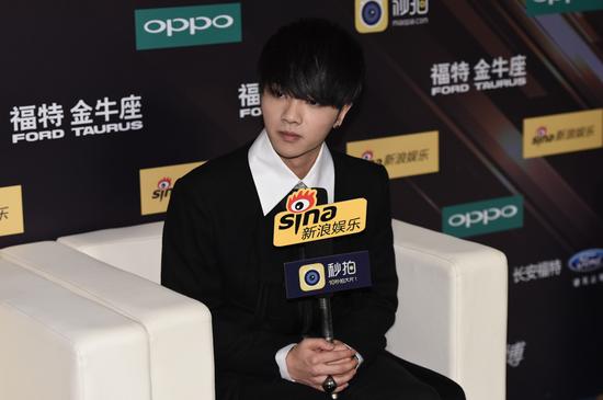 华晨宇出席2015微博之夜盛典并接受新浪娱乐专访