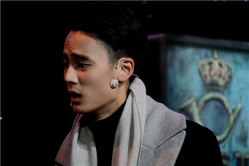 高旻睿当男主压力太大 踢椅暴哭情绪崩溃