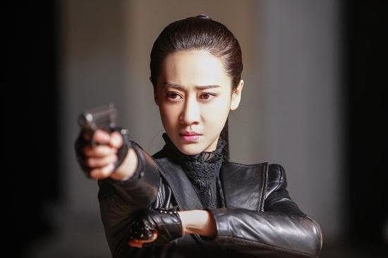 唐妤萌《刀光》秀颜值拼武艺被称拼命三娘