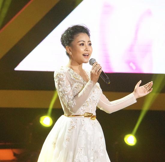 阿鲁阿卓节目献唱西风致敬军人