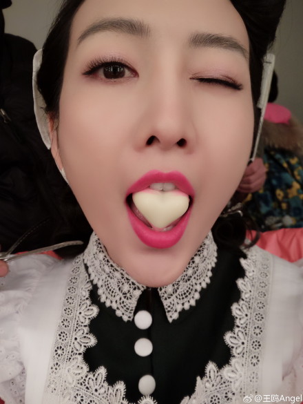 王鸥搞怪表情王鸥秀p图技能新浪娱乐讯 近日,霸占了整个朋友圈的微信