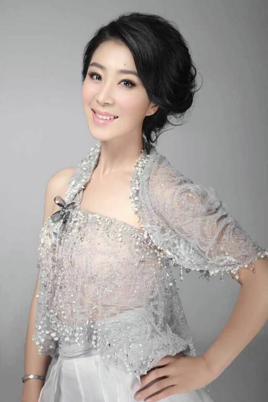 王媛媛受邀放歌文联春晚:风格与央视迥异