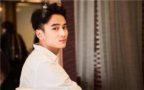 一年级高旻睿熊抱尹恩惠激动发抖