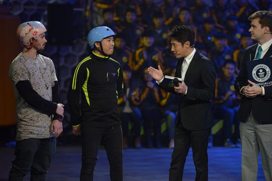 “直排轮滑平空旋跳跃”，崔文涛和Stephen一年后再约战