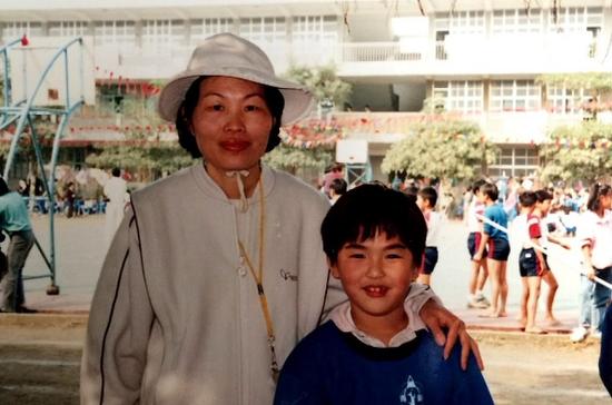 《了不起》阮经天童年照曝光 曾是小胖子