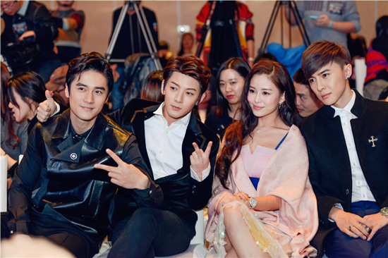 蒋劲夫与各主创合影