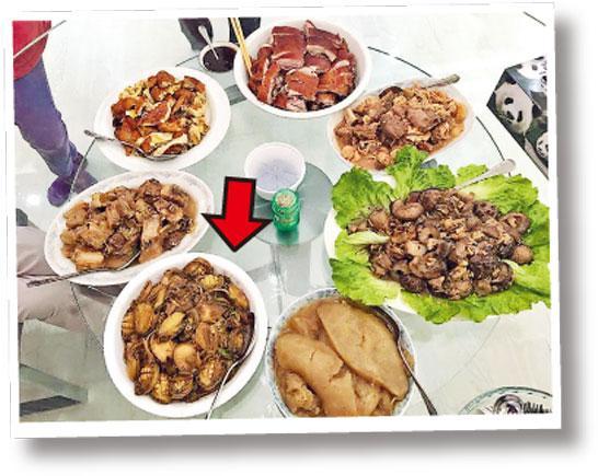 李香琴的生日宴美食丰富，但最吸引当然是鲍鱼，不知道李香琴是不是想吃鲍鱼止戏瘾？