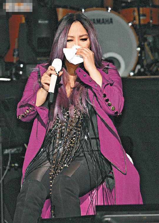 提及恩师张雨生时，阿妹还硬咽。