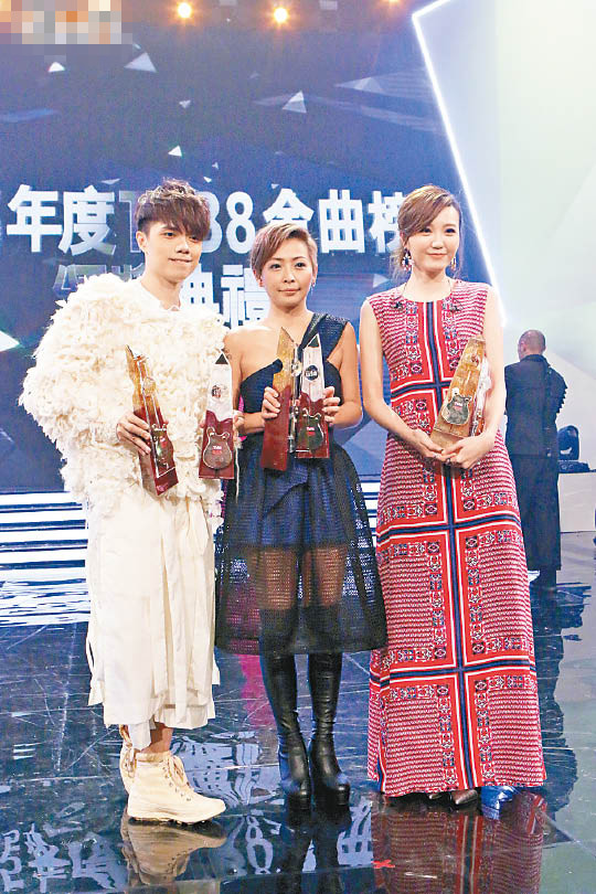 张敬轩（左起）、林晓培及吴若希都有奖拿。