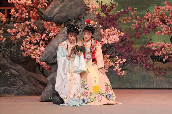 越剧《红楼梦》亮相地方戏汇演 新星诞生