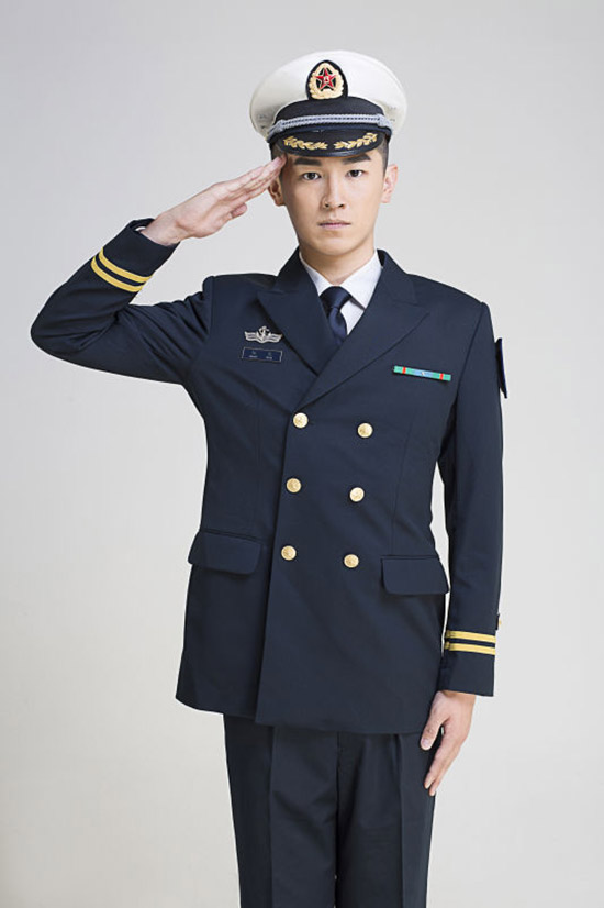 烈火海洋杀青杨旭文出演见习军官