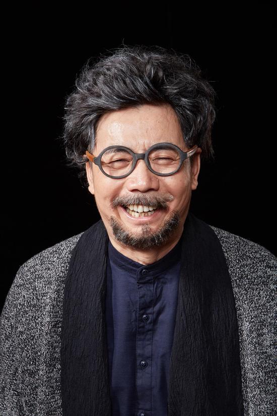 "而这也是他一直以来的遗憾——虽然范明的影视作品一直应接不暇,但却