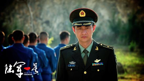 夏侯镔塑铁血军人