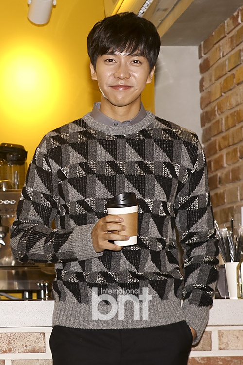 李昇基新浪娱乐讯 韩国演员兼歌手李昇基将于2月1日入伍,以陆军现役兵