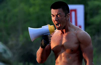 任天野炫肉操练队员