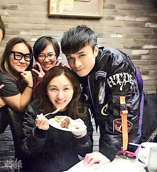 古巨基与一群好友为老婆Lorraine庆生