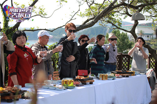 摘要:  通过明星示范,《带着爸妈去旅行》将父母子女相处,尽孝等话题