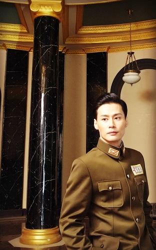 《红星照耀中国》曝程皓枫片场帅气军装照