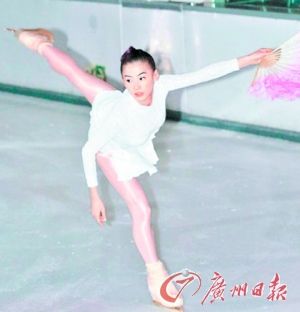 张柏芝当晚上演冰上电视首秀