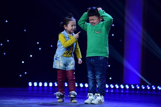 新浪娱乐讯 1月25日,《光明日报》刊文:《 cctv家庭幽默大赛>:展现