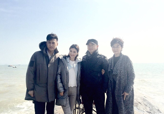 童蕾、靳东、潘虹、导演易寒合影