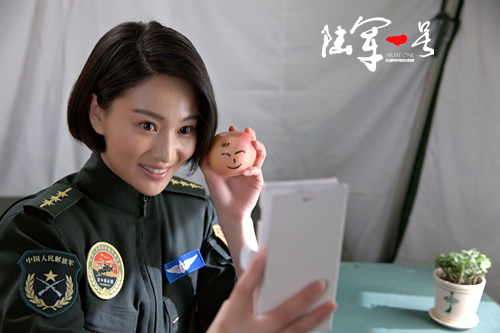 侯梦莎化身飞行疯子 《陆军》展女兵风采