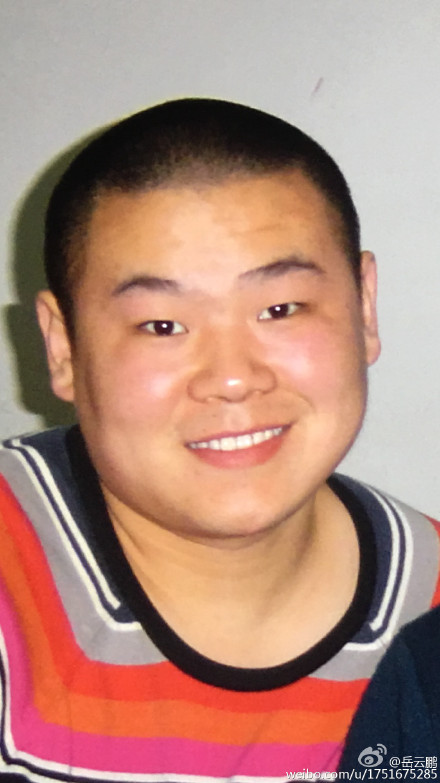 岳云鹏晒年轻时嫩照自称小鲜肉图