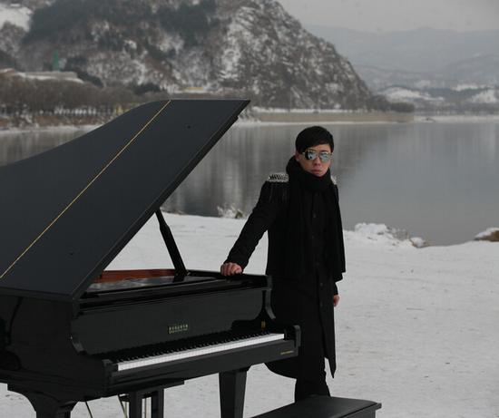 歌手刘牧回到家乡吉林出席2016春晚