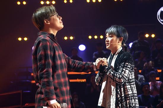 刘维哭虽然有范晓萱[微博]加盟这个看点,但第三季《中国好歌曲》的