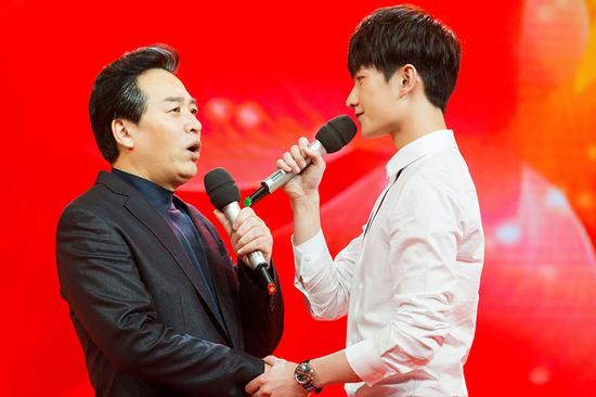 杨洋春晚节目曝光与佟铁鑫演唱父子