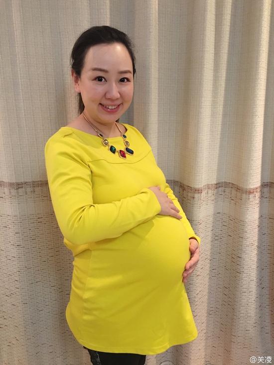 关凌怀二胎肚大如篮球恨不得马上卸货