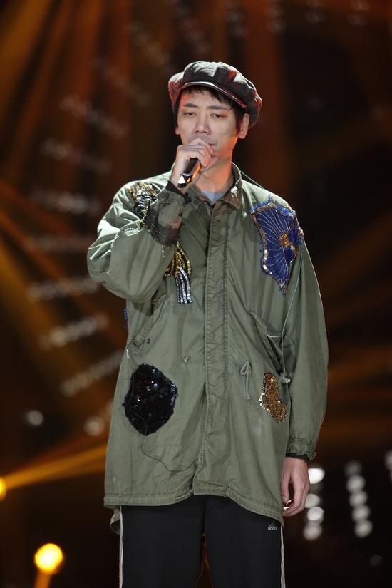 《歌手4》信迎双重打击 带病唱《末班车》