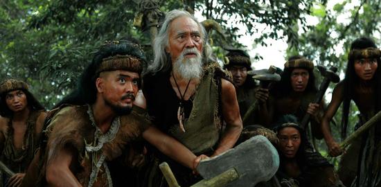 王德顺饰演部落长老