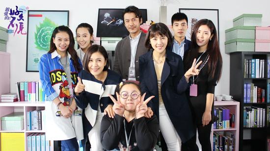 杂志社全体合影