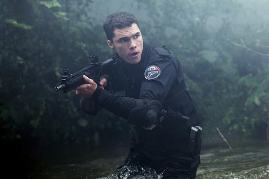 《夺命枪火》:看颜看枪看战