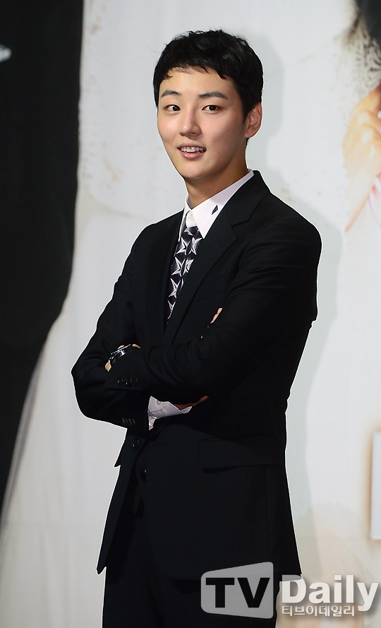 韩星尹施允合约到期不续约 去向未定