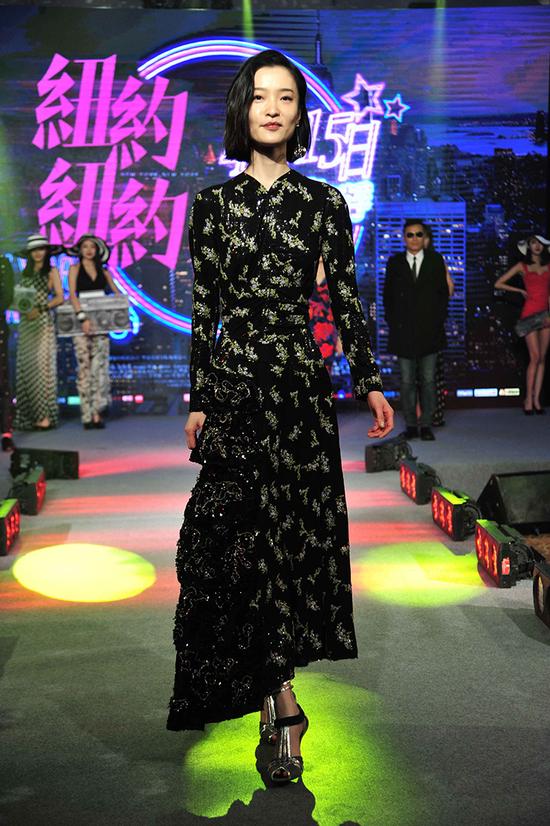 《纽约纽约》送福利 杜鹃"强吻"阮经天