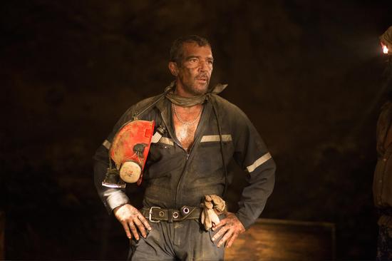 地心营救班德拉斯上演矿难大逃生