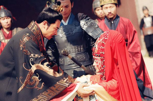 于波饰汉武帝《解忧公主》改编自真实史实西汉楚王孙女刘解忧和亲乌孙