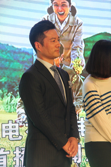 谭凯显优雅绅士范儿