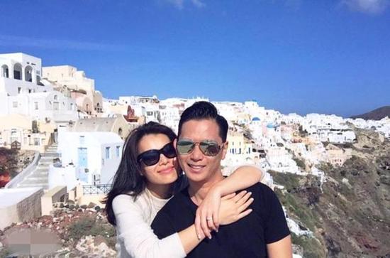 胡杏儿(左)与老公(右)蜜月之旅去到希腊