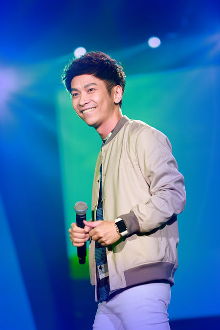 张智成受邀参加艺术交流盛典献唱